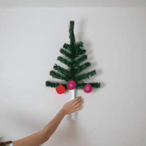 Cómo decorar tu hogar con un árbol de navidad en la pared: ¡Un toque de magia navideña! 2 como decorar tu hogar con un arbol de navidad en la pared un toque de magia navidena